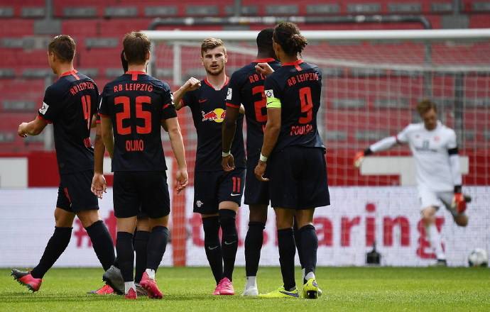  巴黎圣日耳曼青训出品，新星首次入选国家队大名单  