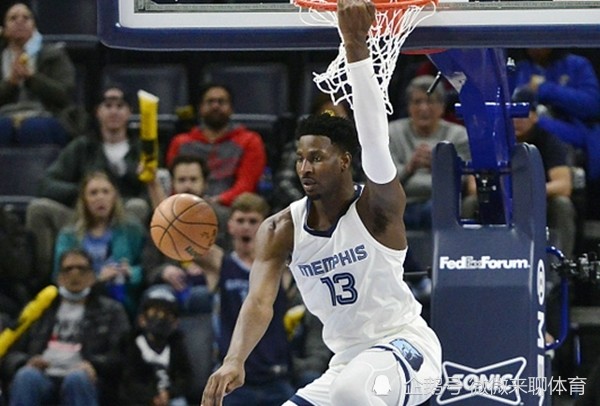  莫兰特膝盖扭伤，灰熊冲击季后赛蒙阴影  