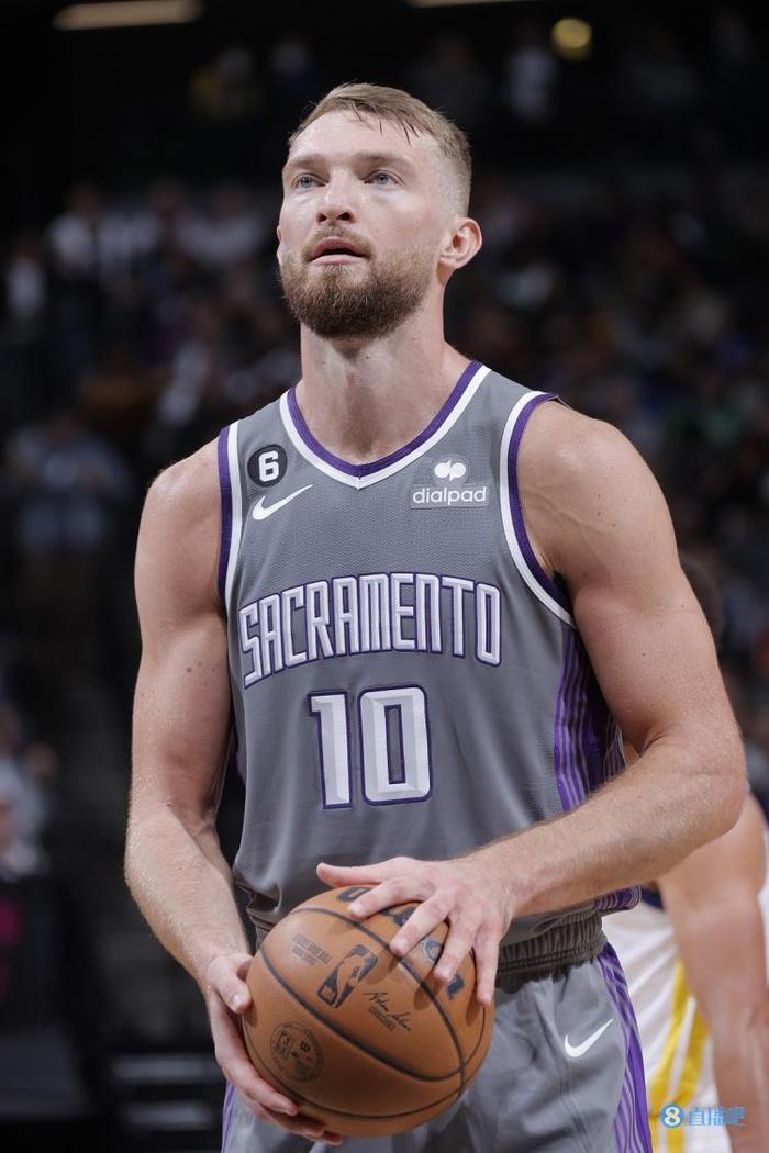  小萨博尼斯20+20+10，国王横扫活塞登西三  