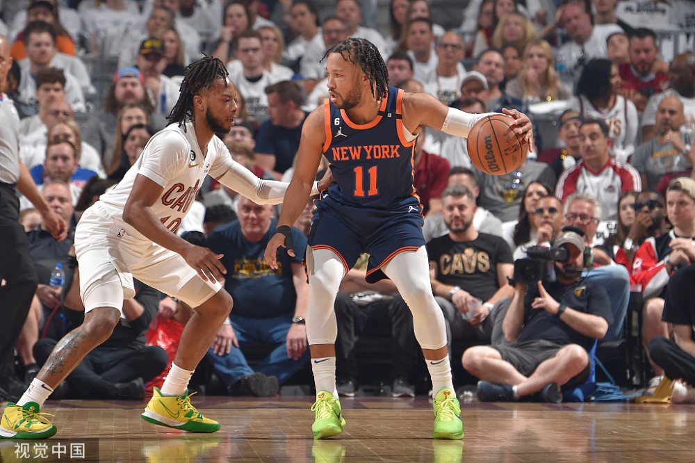  米切尔压哨跳投骑士加时险胜篮网